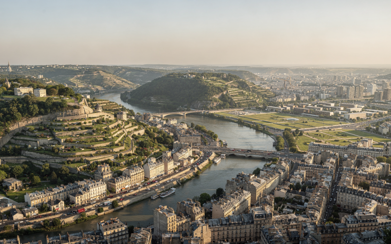Topographie et urbanisme : pourquoi le terrain conditionne la forme de la ville
